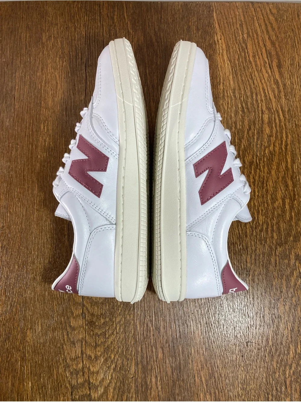 New Balance T500 Sneaker Men’s Size 9 White Washed Burgundy
